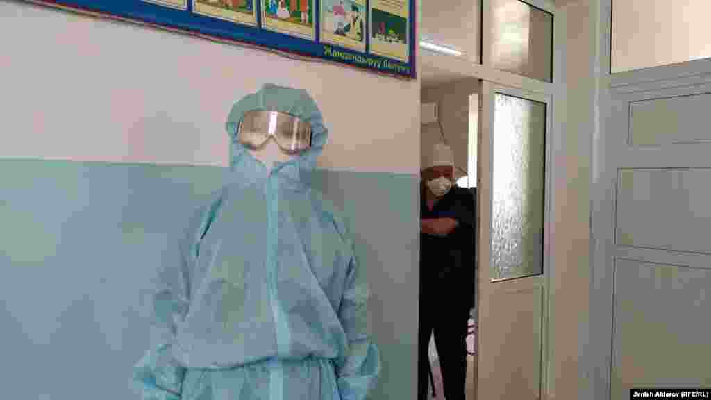Коргоонучу кийимчен медайым.&nbsp;