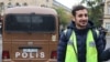 Jurnalist sağlamlıq problemlərindən və qeyri-insani rəftardan şikayət edir