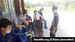 Рабочие из Сохского района, вернувшиеся в Фергану, 29 июня 2020 года. 