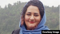 آتنا دائمی از ۱۹ فروردین در اعتصاب غذا به سر می‌برد