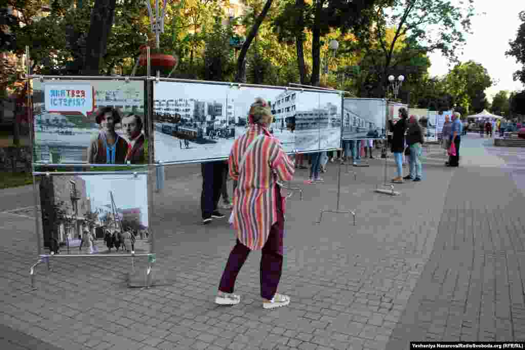 Виставка запорізьких істориків, що полюють на родинні фотоальбоми в рамках проєкту «Яка твоя історія?», на фестивалі «Toloka»
