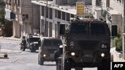 Vehicule militare israeliene pe străzile orașului Tubas, în nordul Cisiordaniei ocupate. 11 septembrie 2024. 
