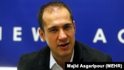 محمود صادقی خبر بازداشت کاوه مدنی را به نقل از عیسی کلانتری، رئیس سازمان حفاظت محیط زیست، تایید کرد
