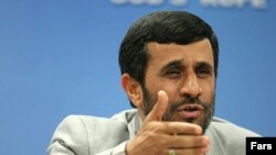 سخنان محمود احمدی نژاد دومين اظهار نظر رسمی يک مقام بلندپايه ايران درباره سخنان برنارد کوشنر است.