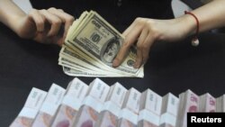 Pekiniň ýuany global walýuta öwürmek baradaky göçümlerini nygtap, Hytaý prezidenti Hu Jintao: “Dünýäniň häzir dollara esaslanýan walýuta sistemasy geçmişiň önümi” diýdi.