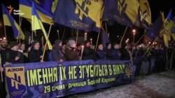 Черкащани на вшануванні Героїв Крут спалили російський прапор (відео)