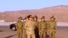 Türkmenistanyň prezidenti Gurbanguly Berdimuhamedow Akdepedäki harby bölümde, 2010-njy ýylyň iýul aýy.