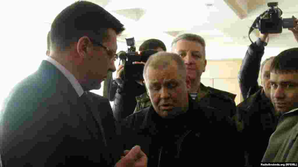 Представники афганців у кабінеті міського голови «викликають» Сергія Одарича для виступу перед громадою