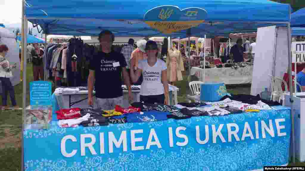 В рамках празднования Дня Независимости Украины Канадская ассоциация крымских татар организовала в Торонто экспозицию, посвященную Крыму, 24 августа 2017 года